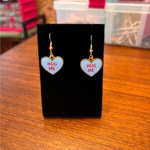 New fun Blue conversation Heart 'Hug Me' Valentine gold tone Earrings